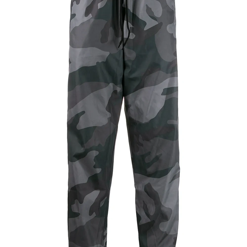 Спортивные брюки с камуфляжным принтом Спортивные брюки с камуфляжным принтом