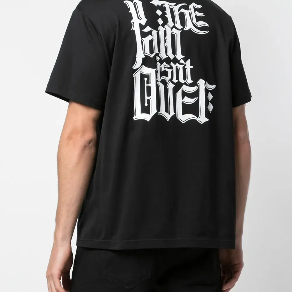 футболка Pain с принтом