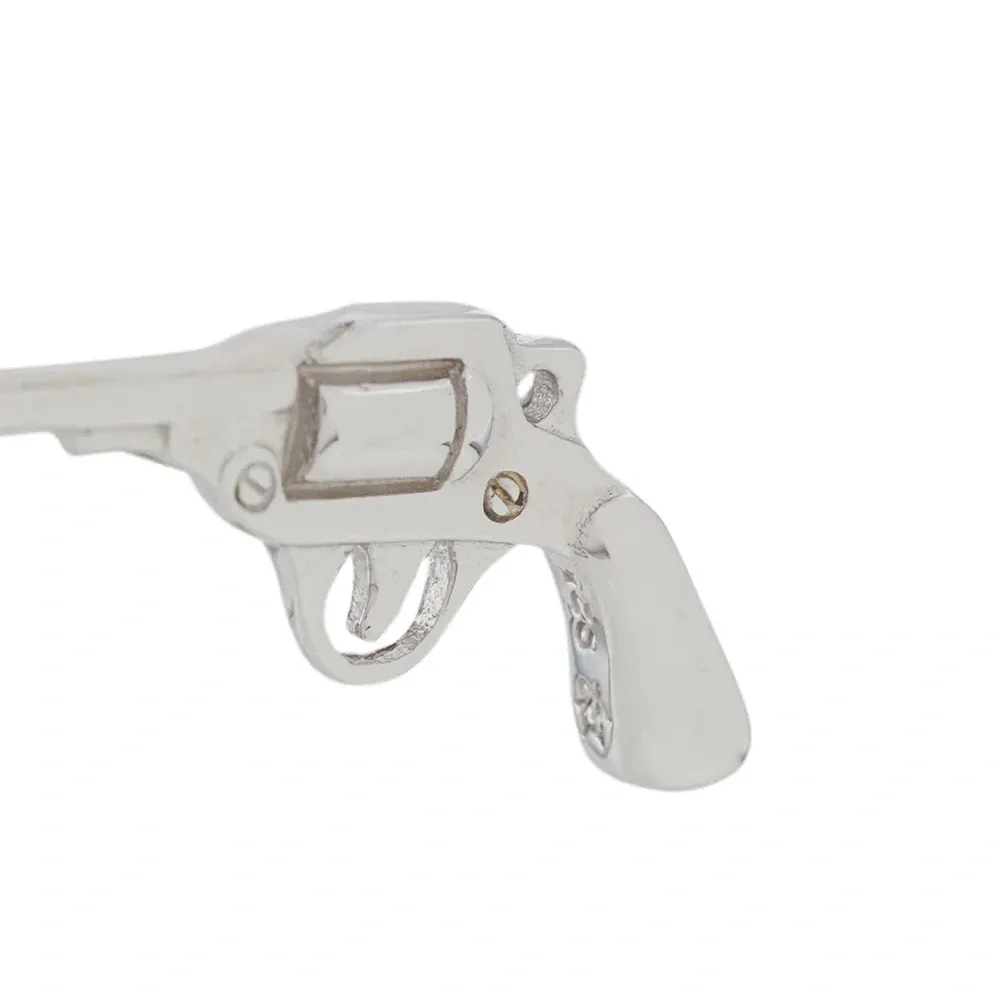 Серьга-гвоздик в форме пистолета