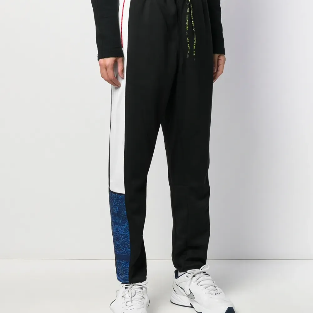 Спортивные брюки прямого кроя