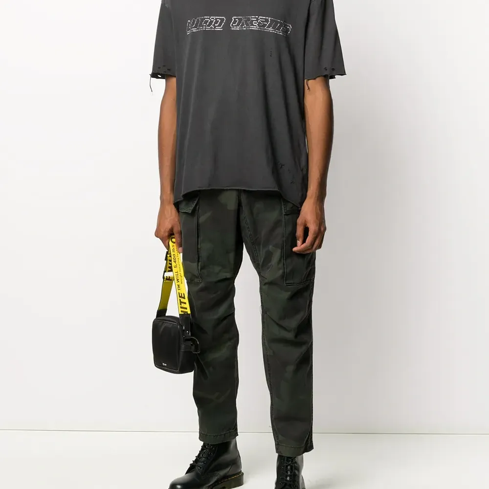 Футболка с эффектом потертости