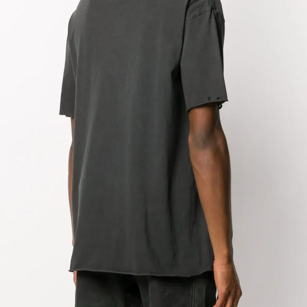 Футболка с эффектом потертости