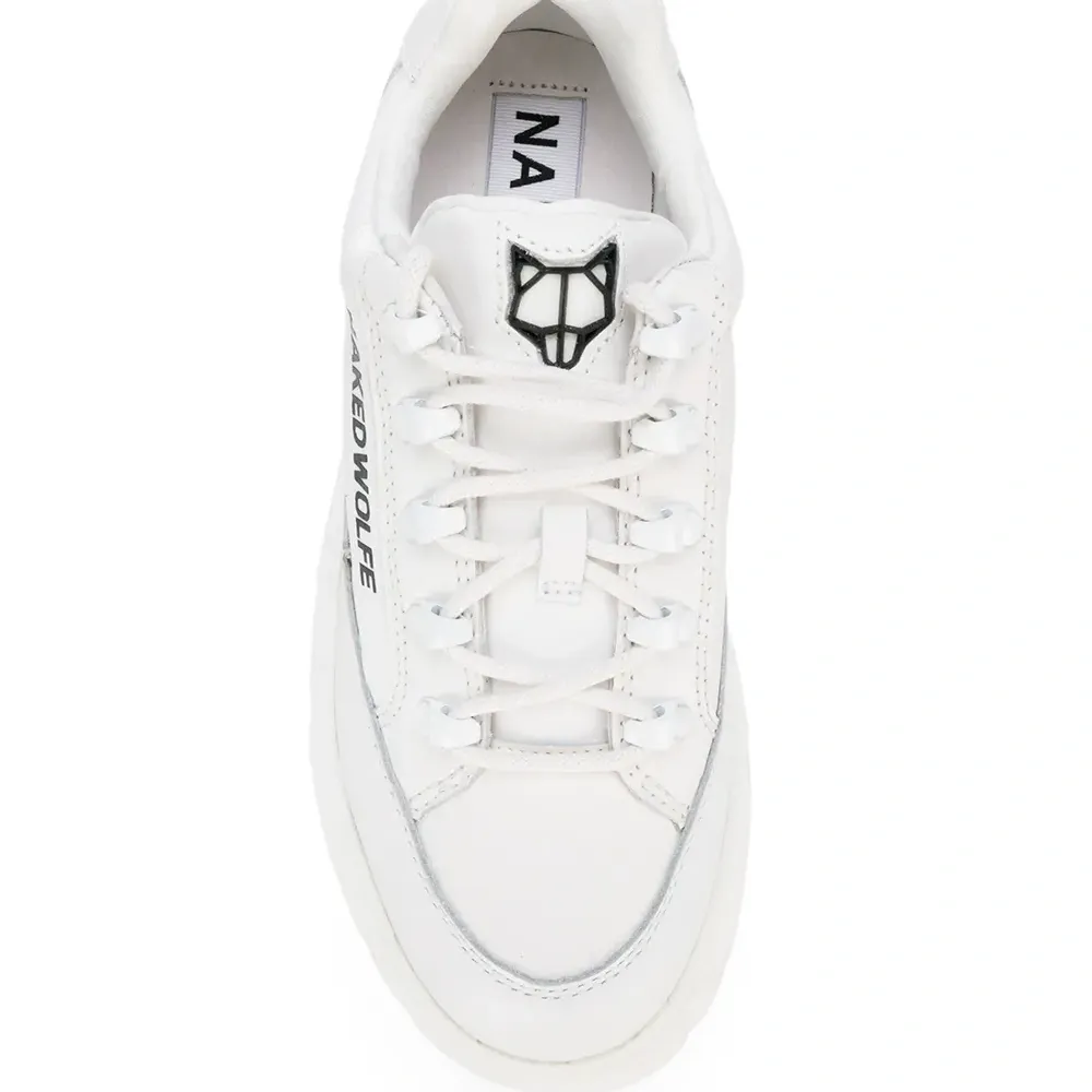 Кроссовки на рифленой подошве