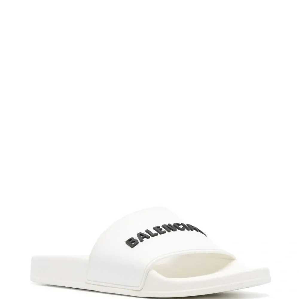 Шлепанцы с тисненым логотипом