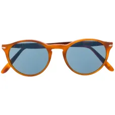 Солнцезащитные очки в круглой оправе