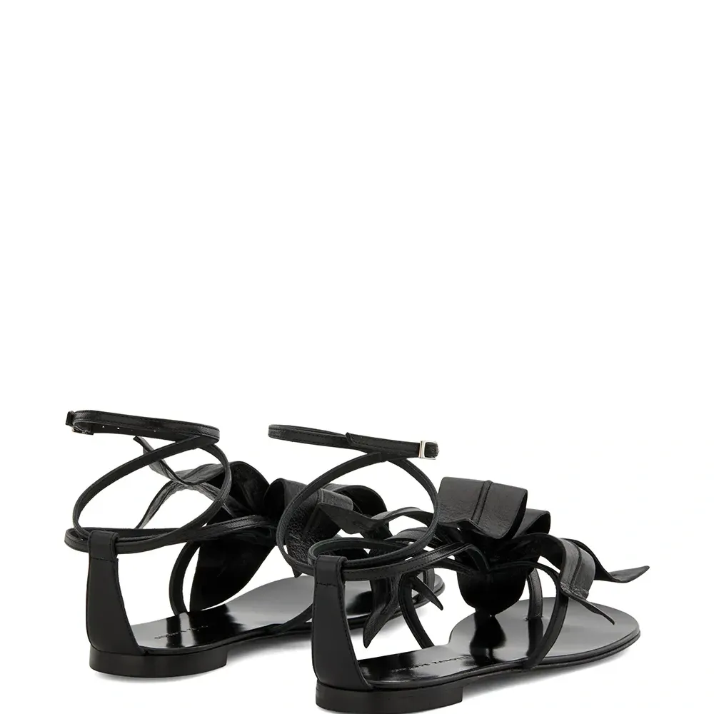 Сандалии с цветочной аппликацией