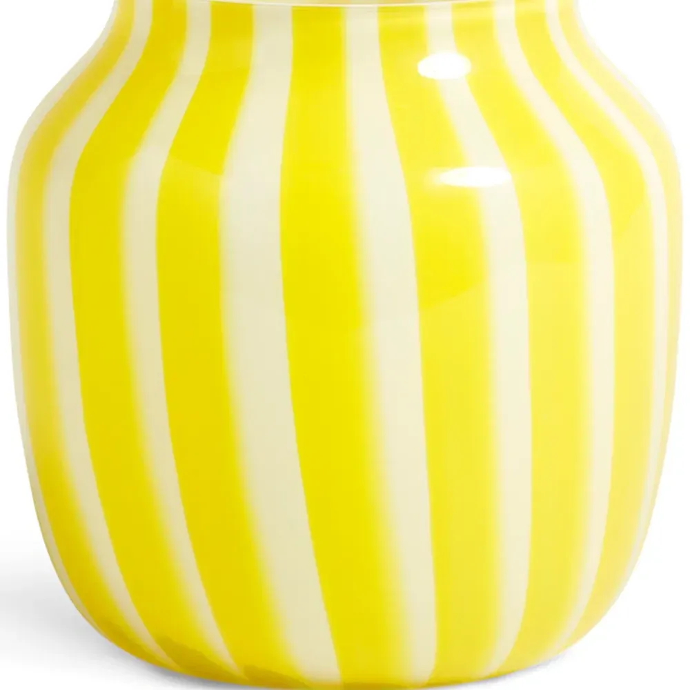 Широкая ваза в полоску