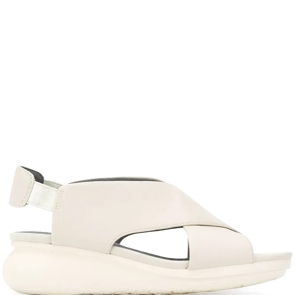 Сандалии с эластичным ремешком на пятке