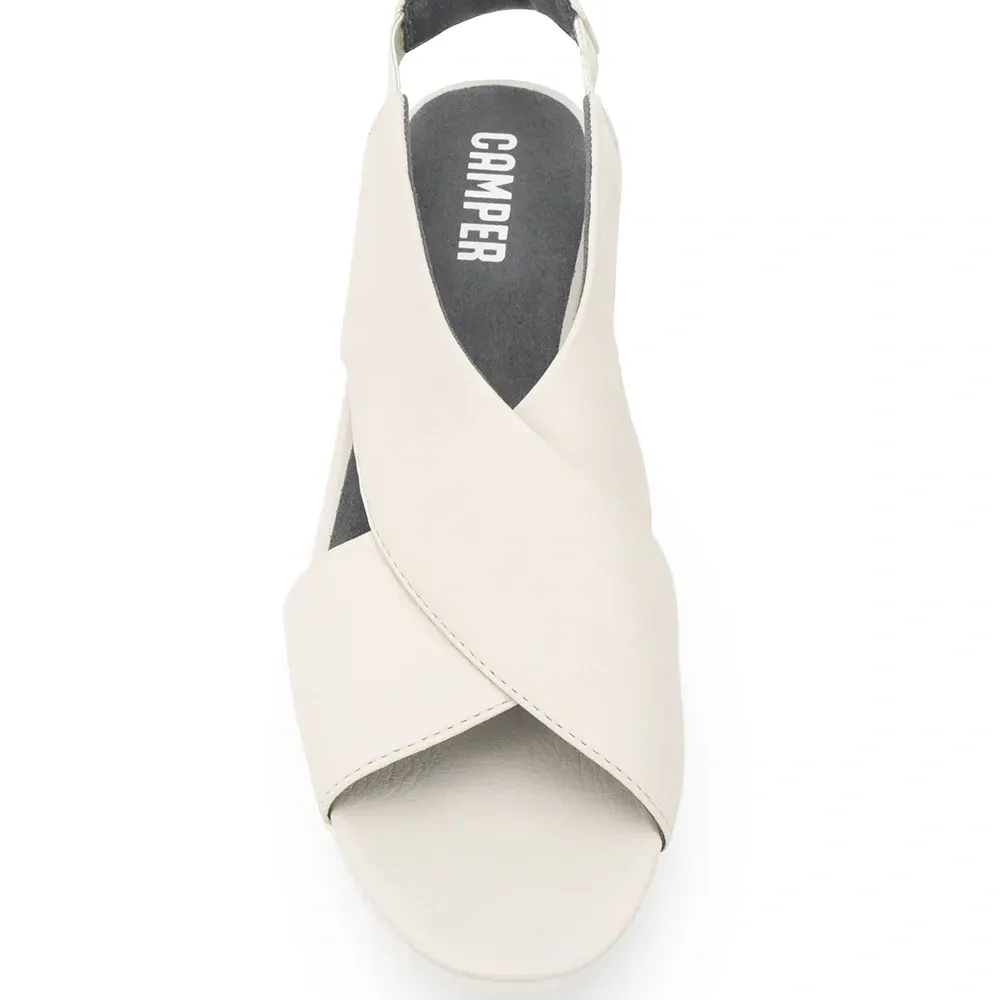 Сандалии с эластичным ремешком на пятке