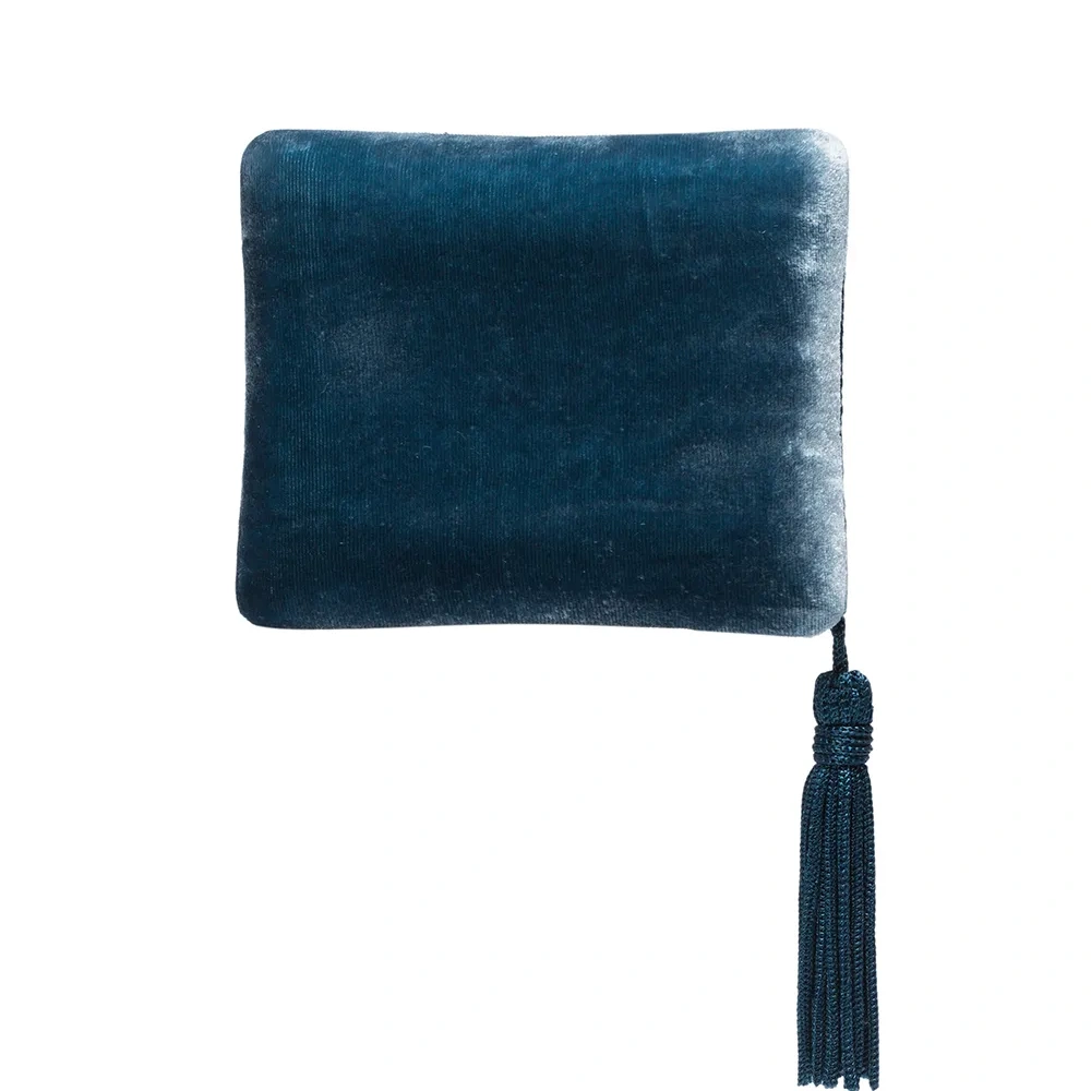 Бархатный клатч с кисточкой Бархатный клатч с кисточкой