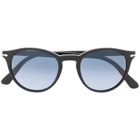 Солнцезащитные очки в круглой оправе