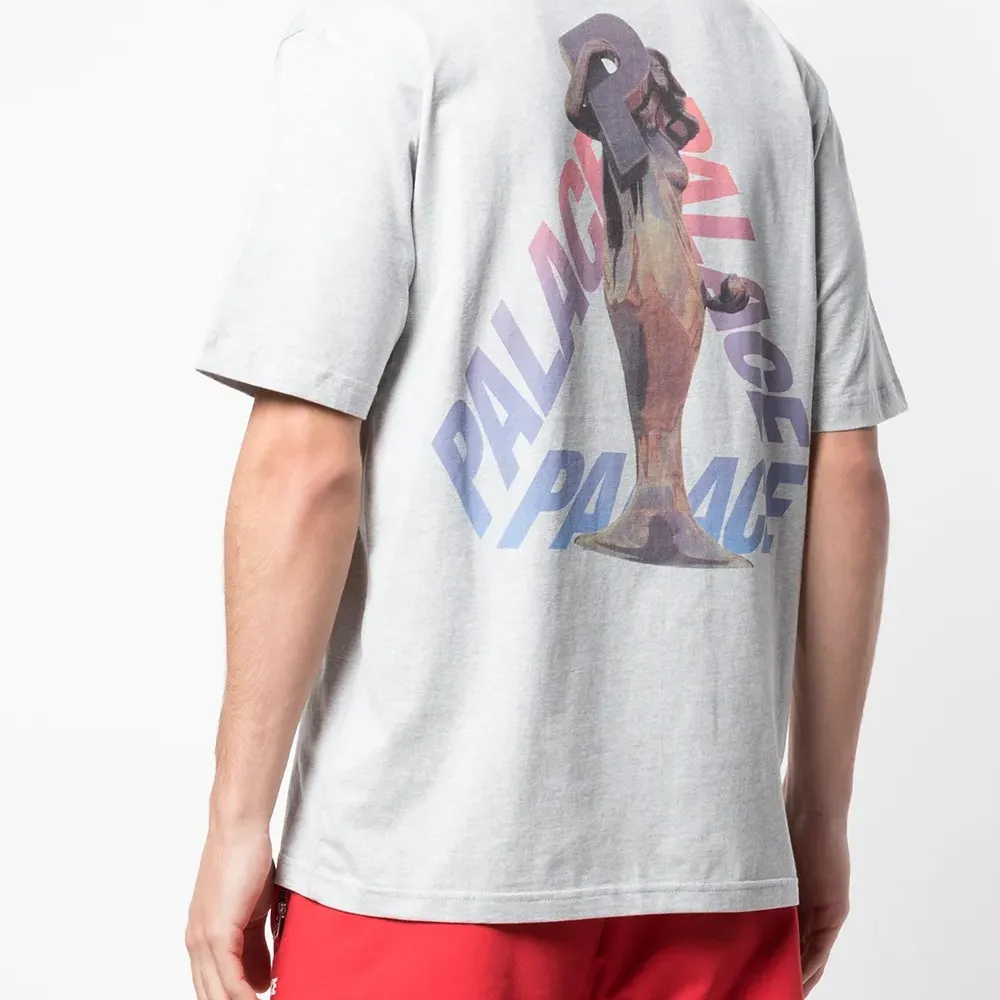 Футболка с графичным принтом