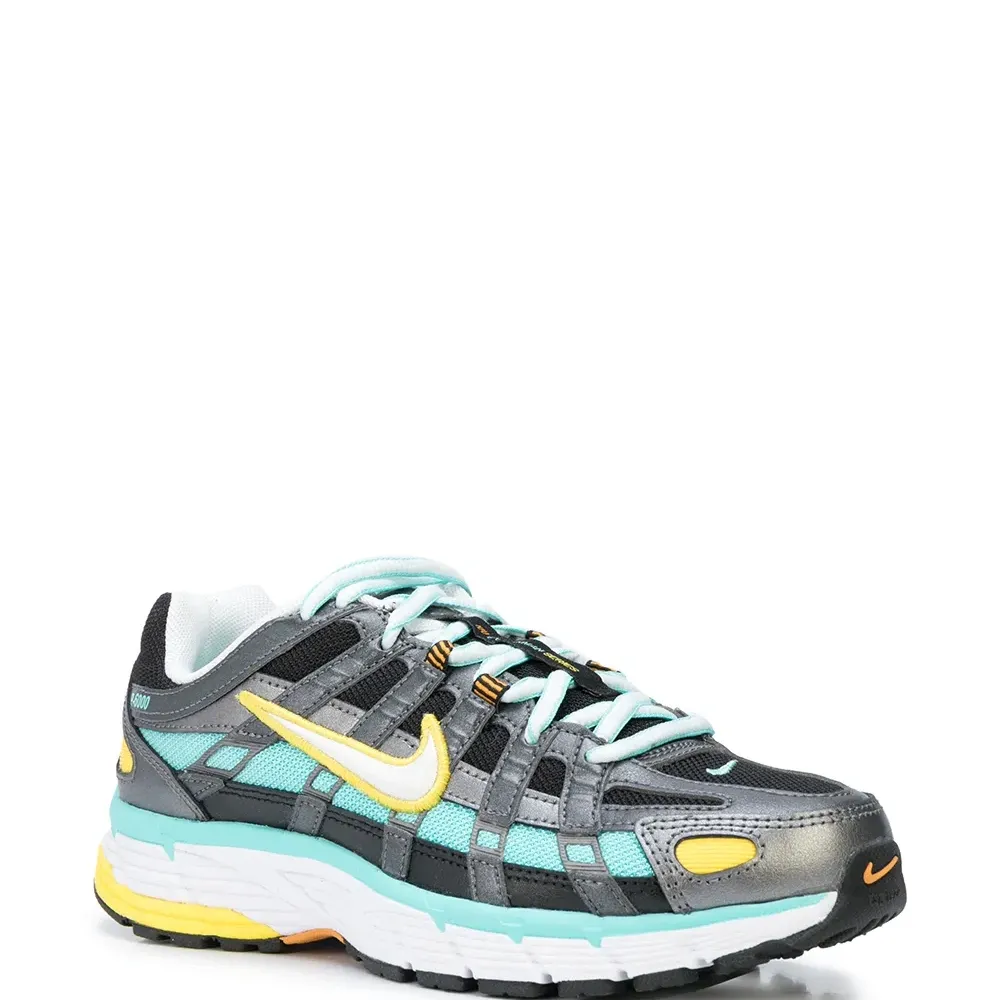 Кроссовки на шнуровке