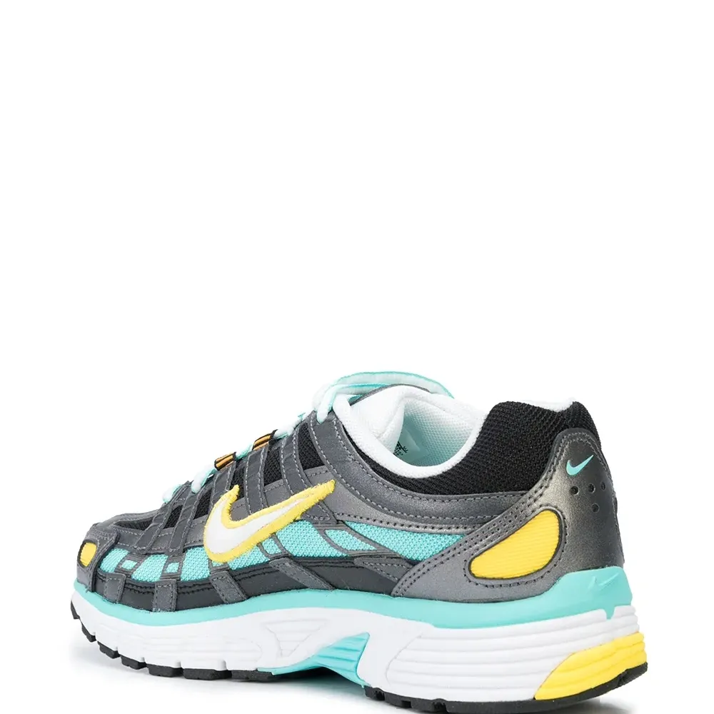 Кроссовки на шнуровке