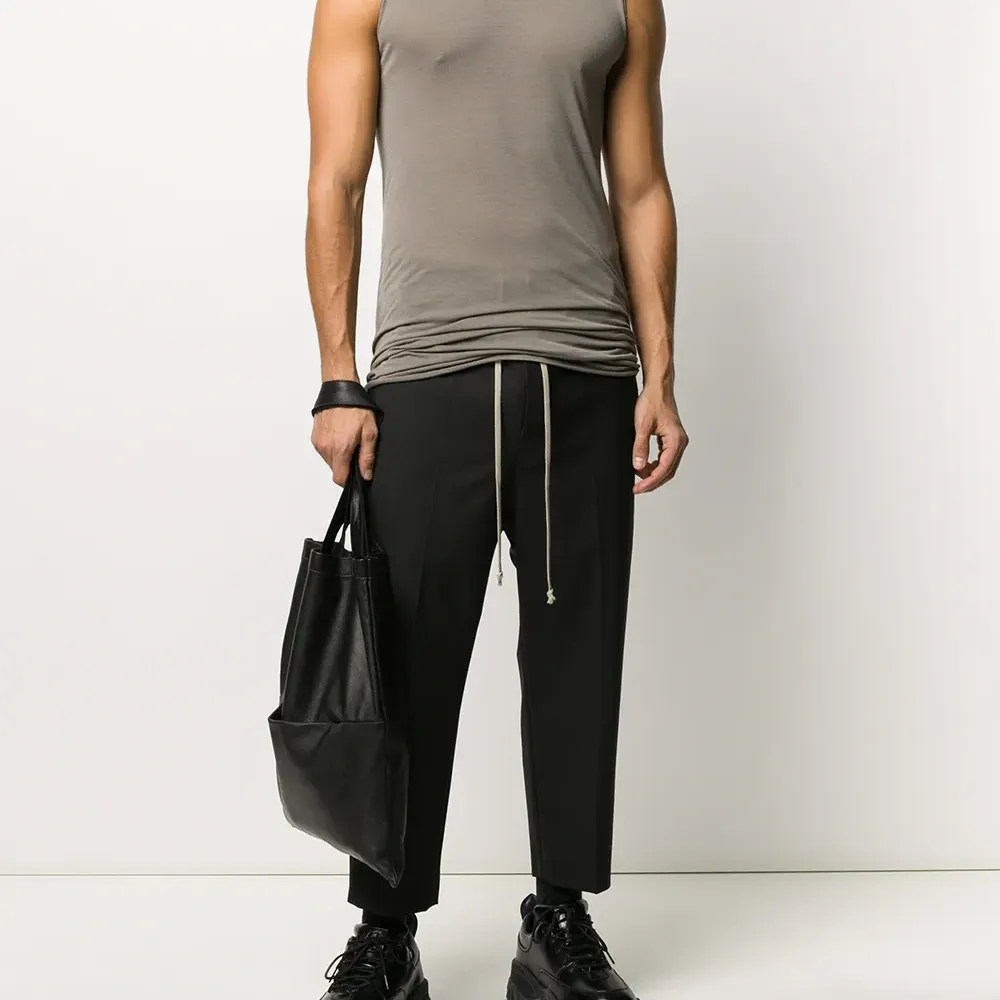 Топ без рукавов с круглым вырезом и логотипом