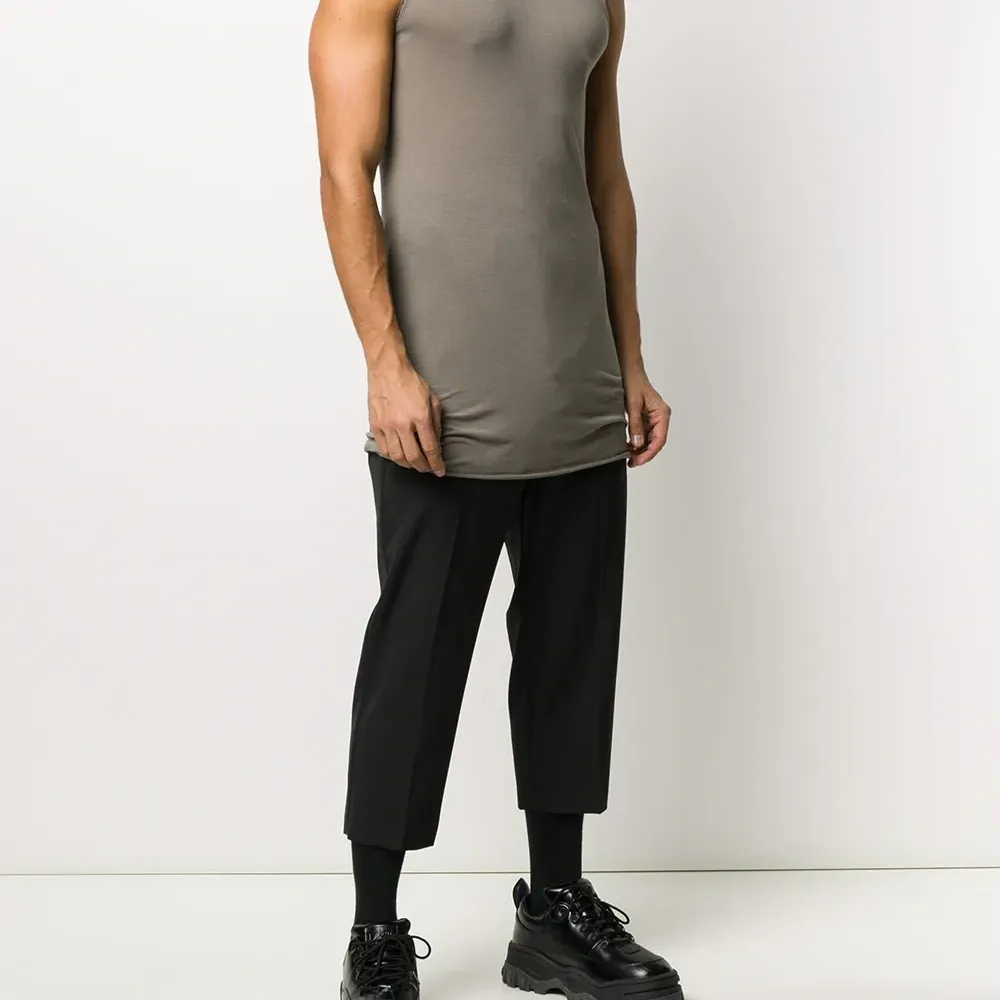 Топ без рукавов с круглым вырезом и логотипом