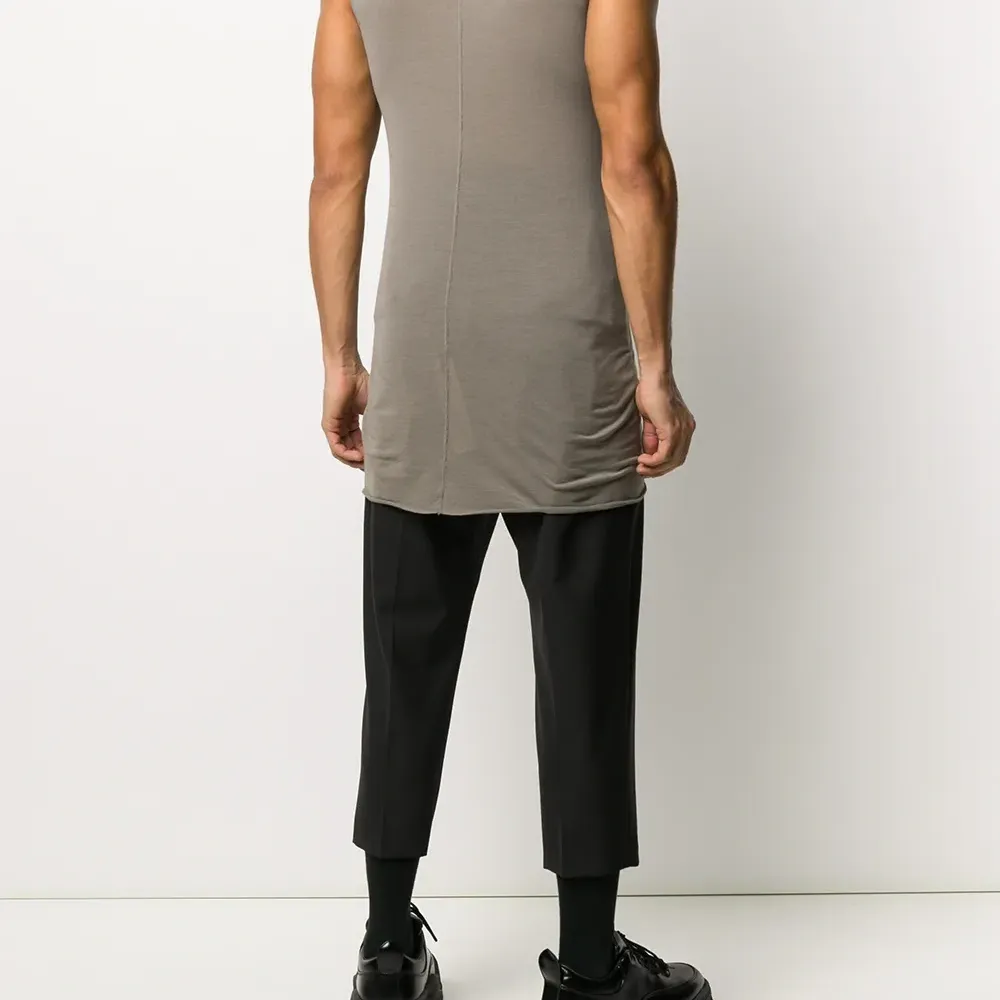 Топ без рукавов с круглым вырезом и логотипом