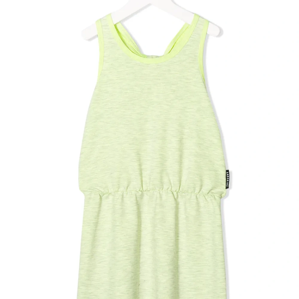 платье без рукавов