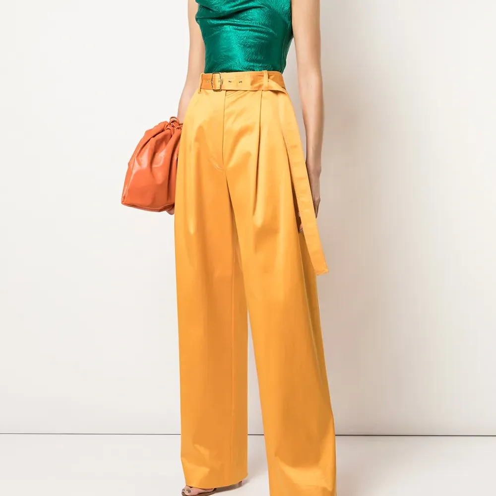 Топ Amira на бретелях с жатым эффектом