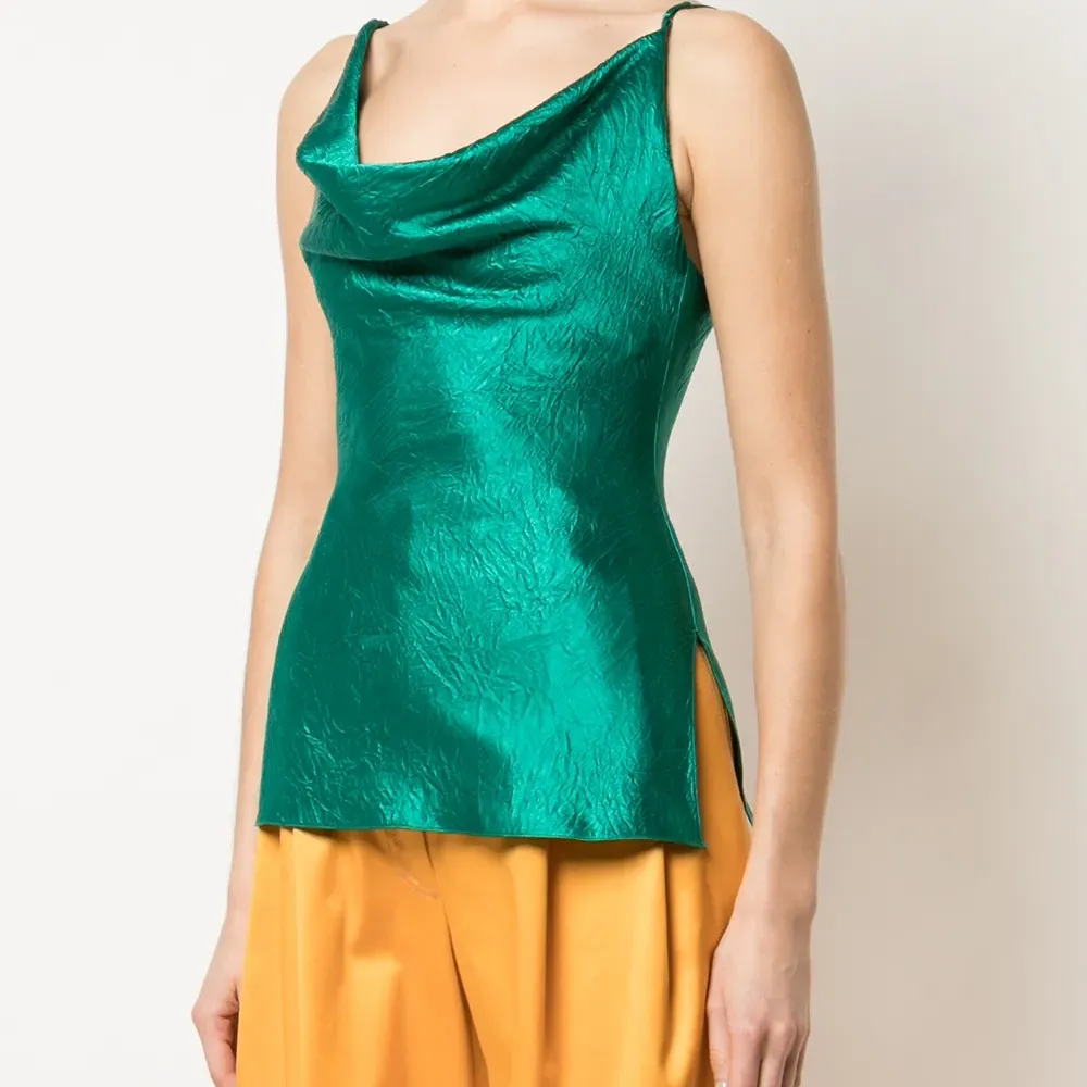 Топ Amira на бретелях с жатым эффектом