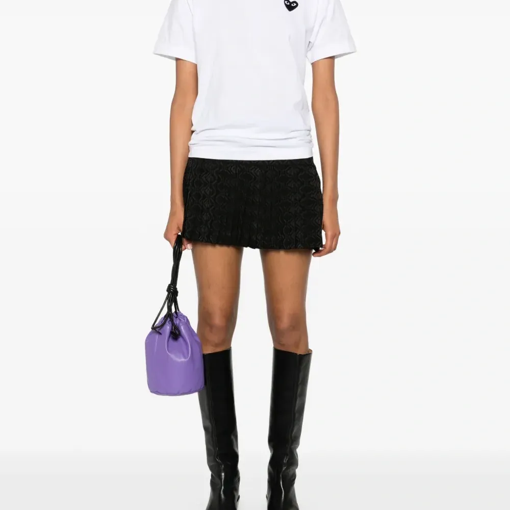 Футболка с нашивкой Футболка с нашивкой