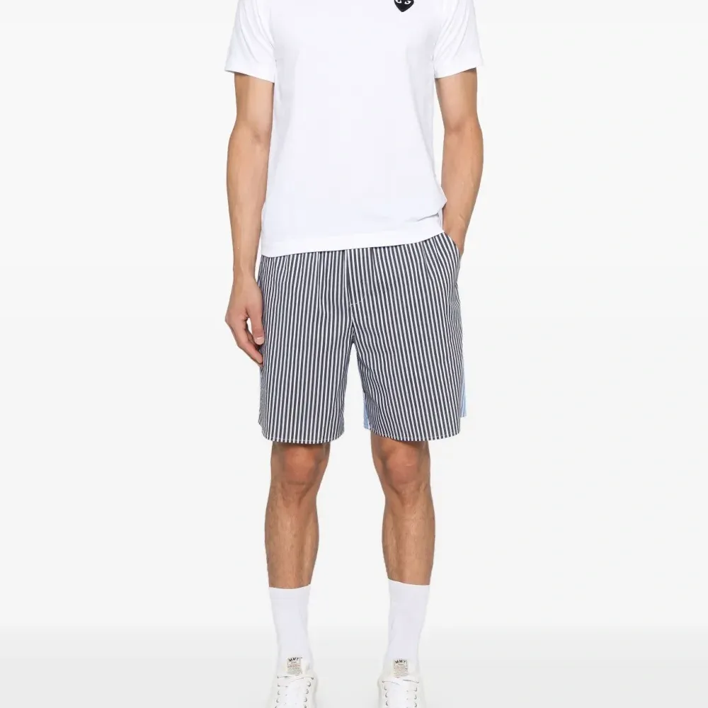 Футболка с нашивкой Футболка с нашивкой