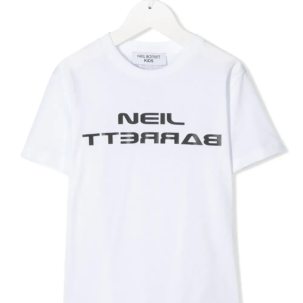 Футболка с логотипом