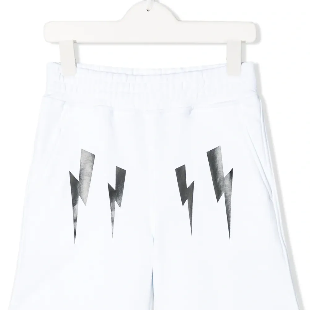 спортивные шорты с логотипом