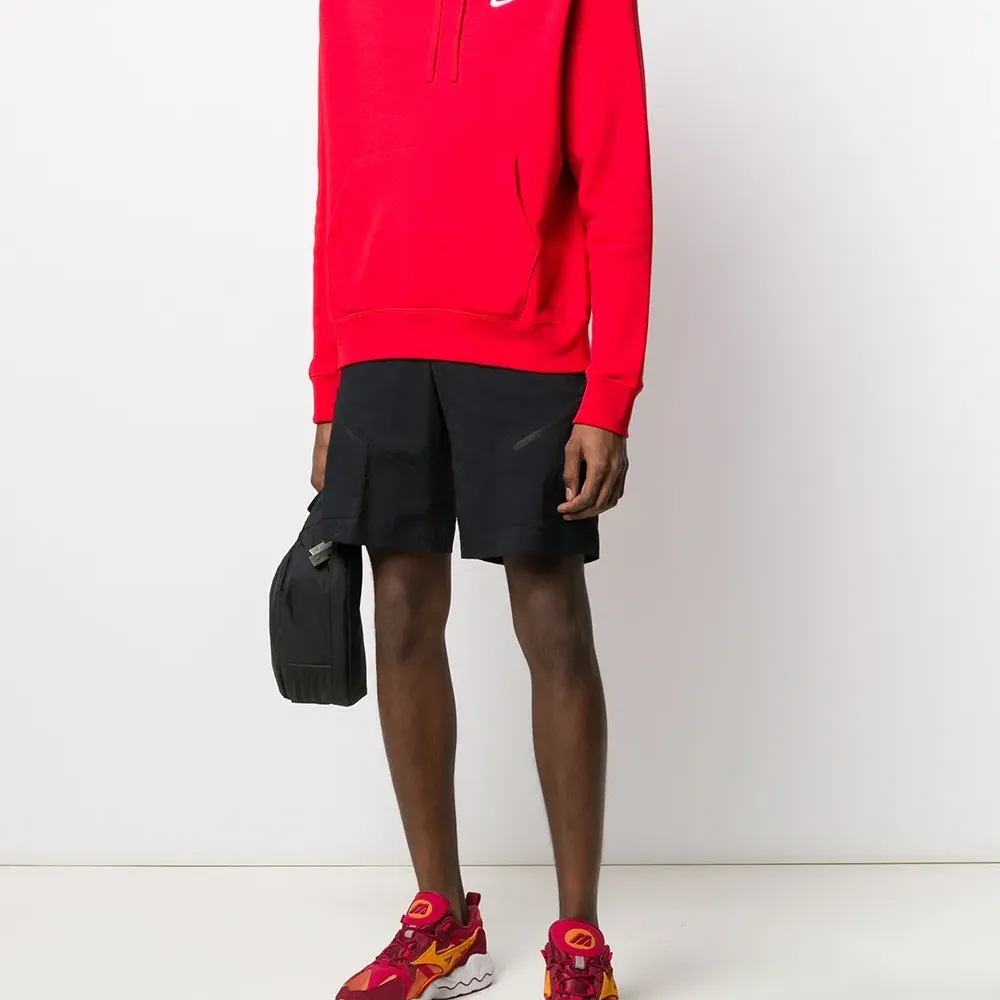 Худи с вышитым логотипом Худи с вышитым логотипом