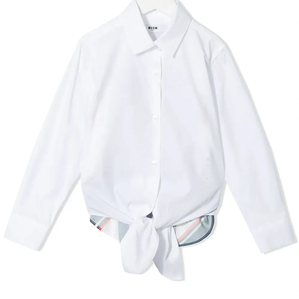 Рубашка с завязками спереди