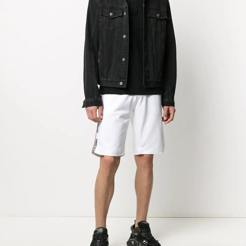 Спортивные шорты с логотипом