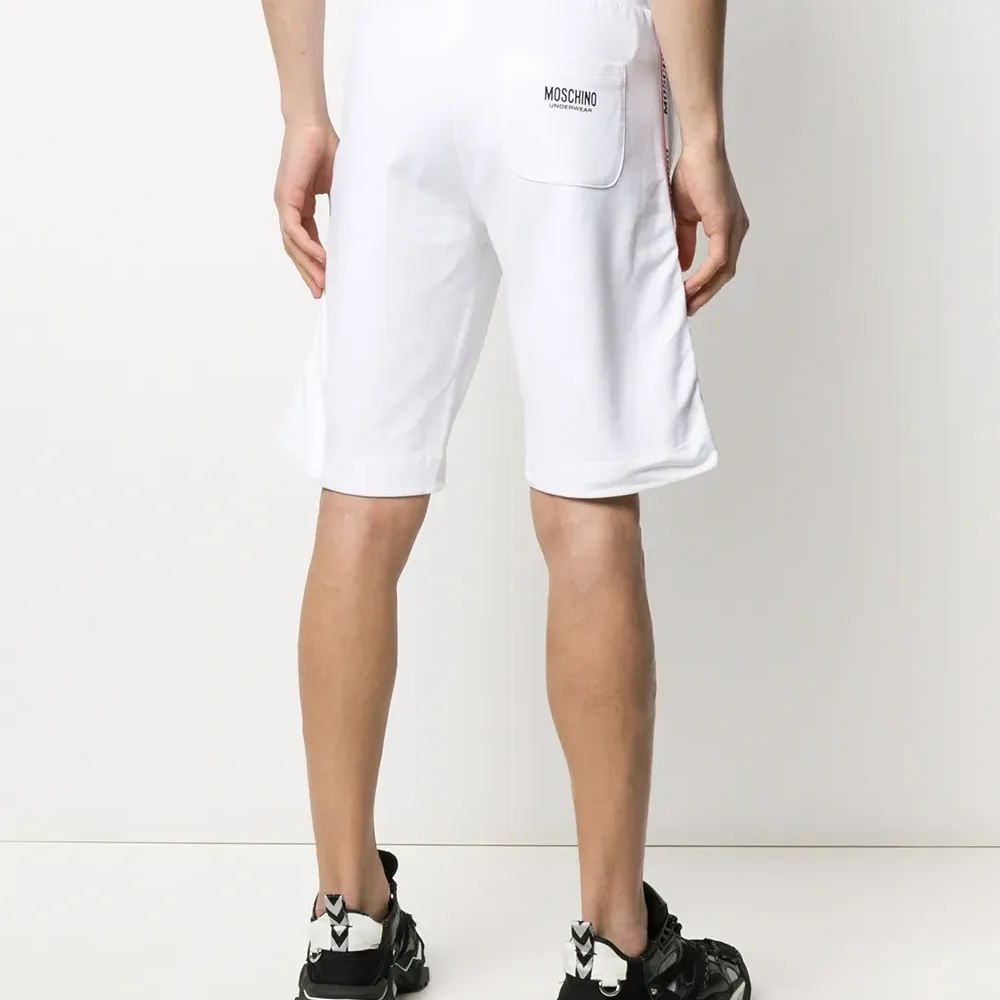 Спортивные шорты с логотипом