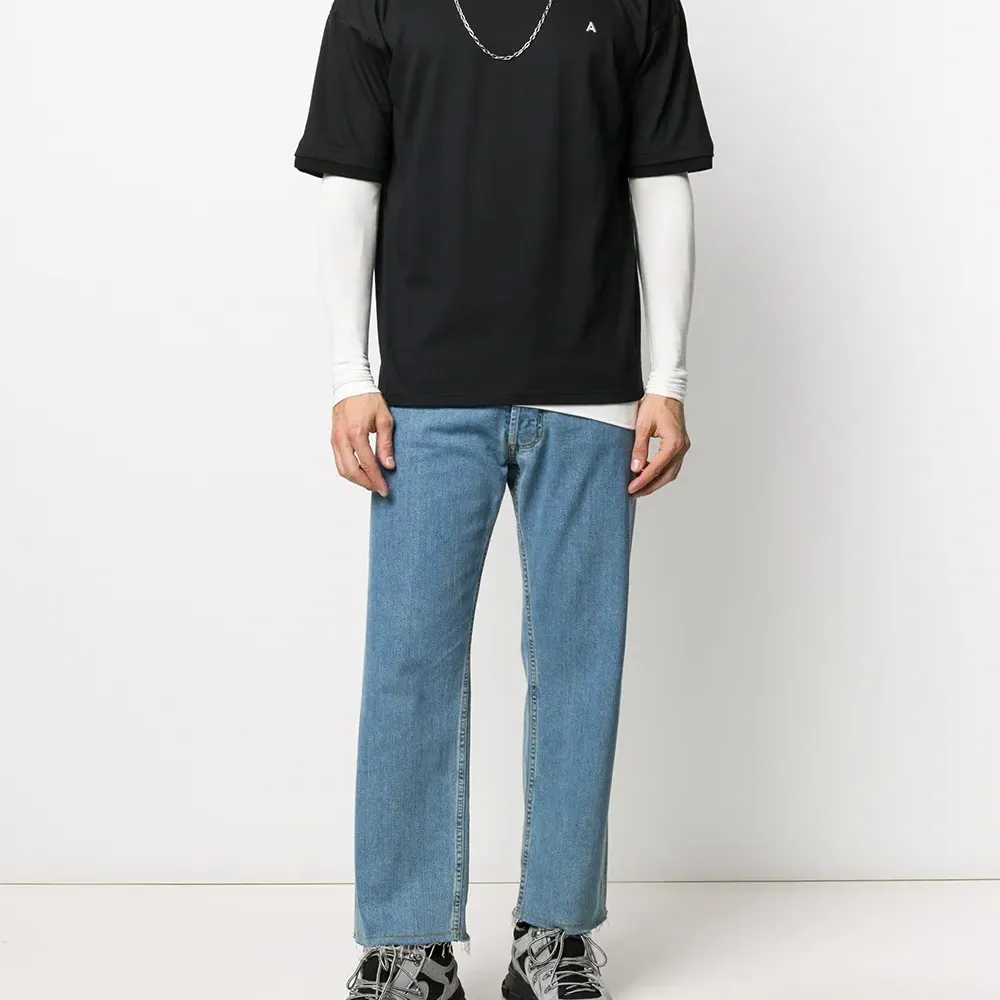 футболка с цепочкой