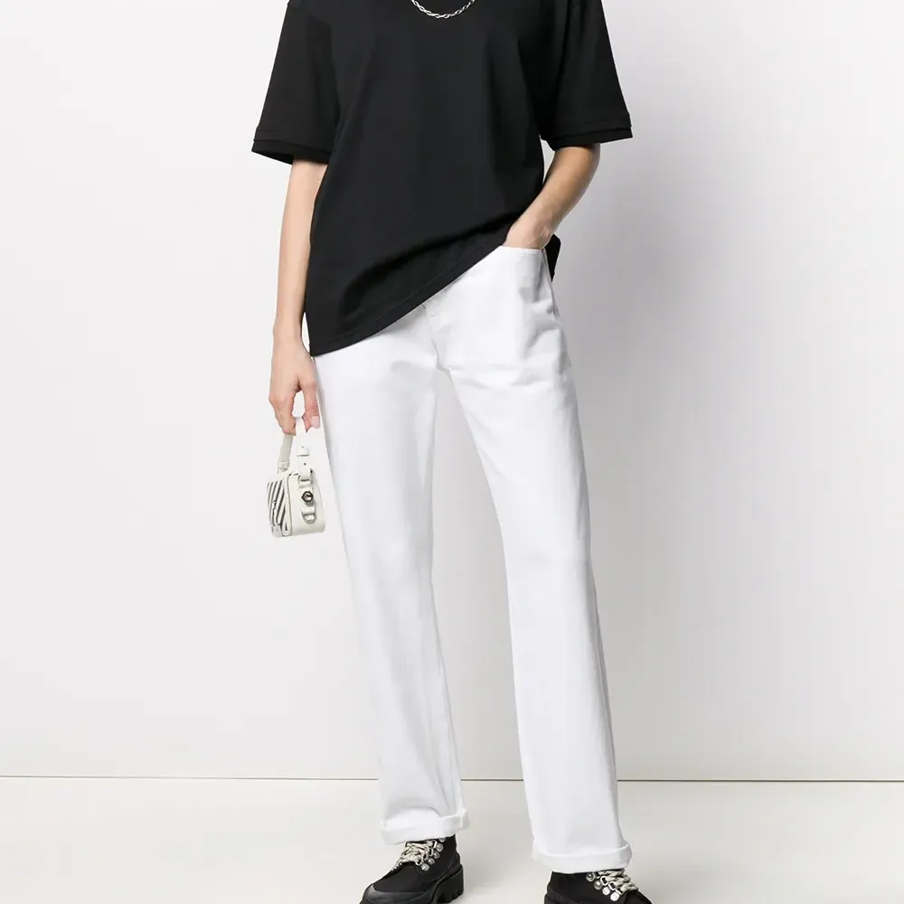 футболка с цепочкой