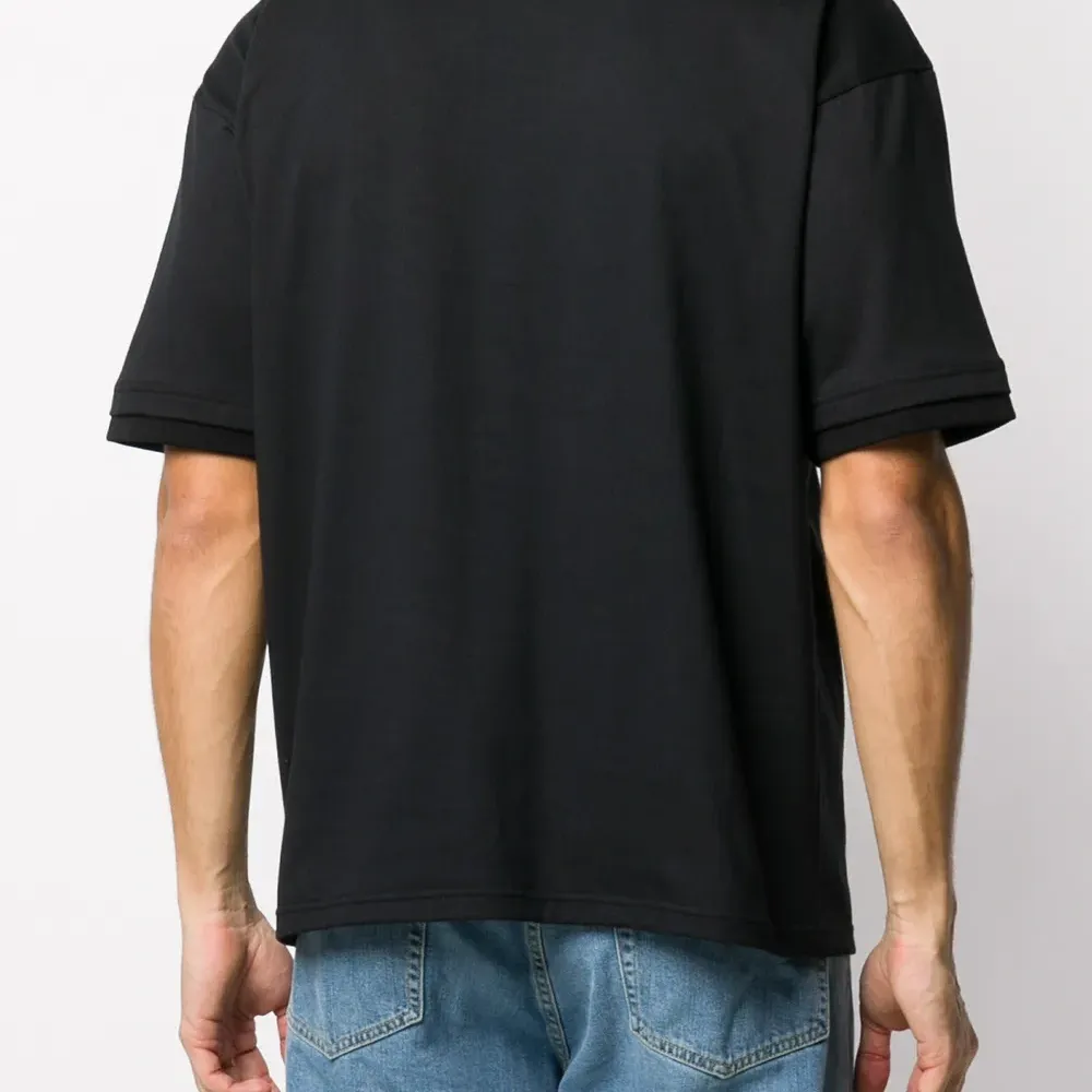 футболка с цепочкой