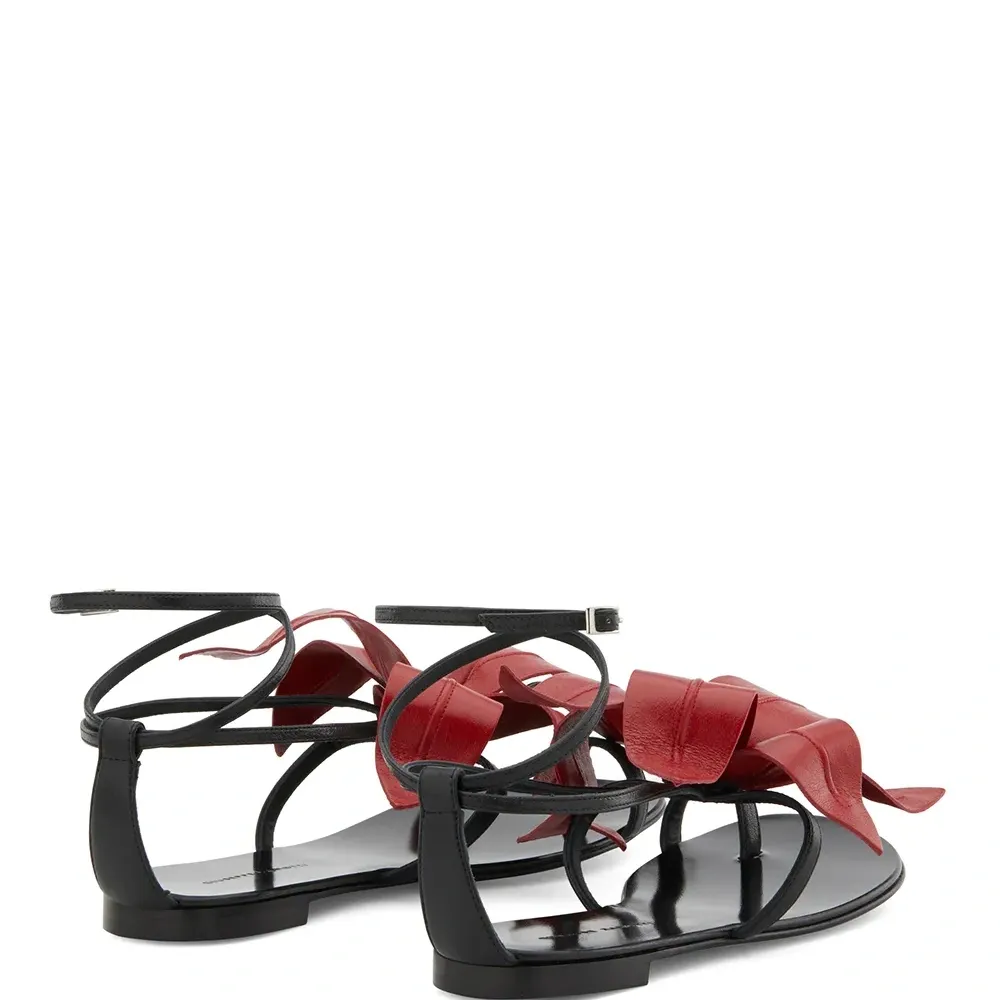 сандалии с цветочной аппликацией