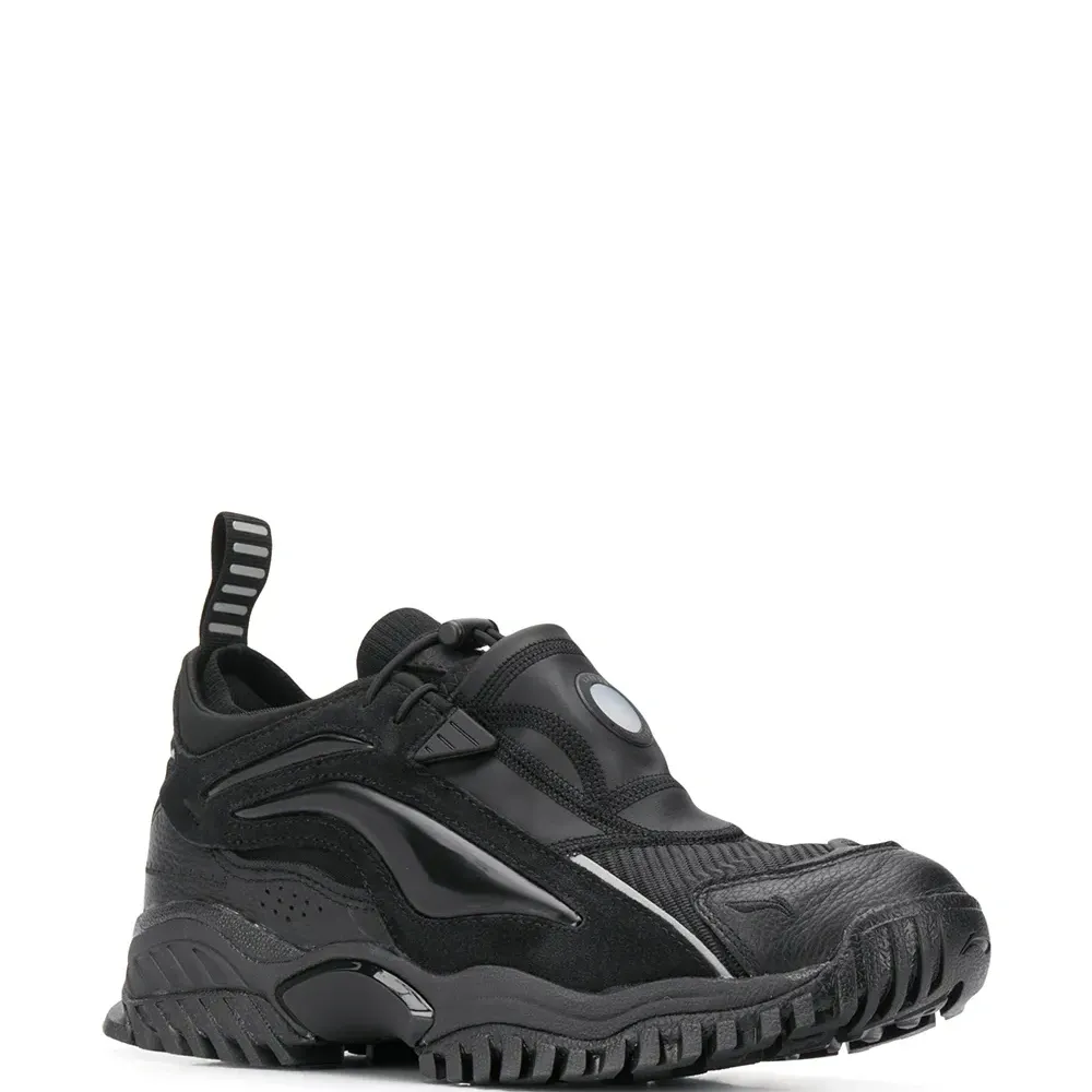 Кроссовки с контрастными вставками и застежкой тогл