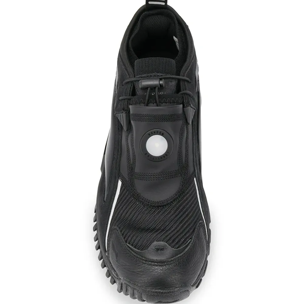 Кроссовки с контрастными вставками и застежкой тогл