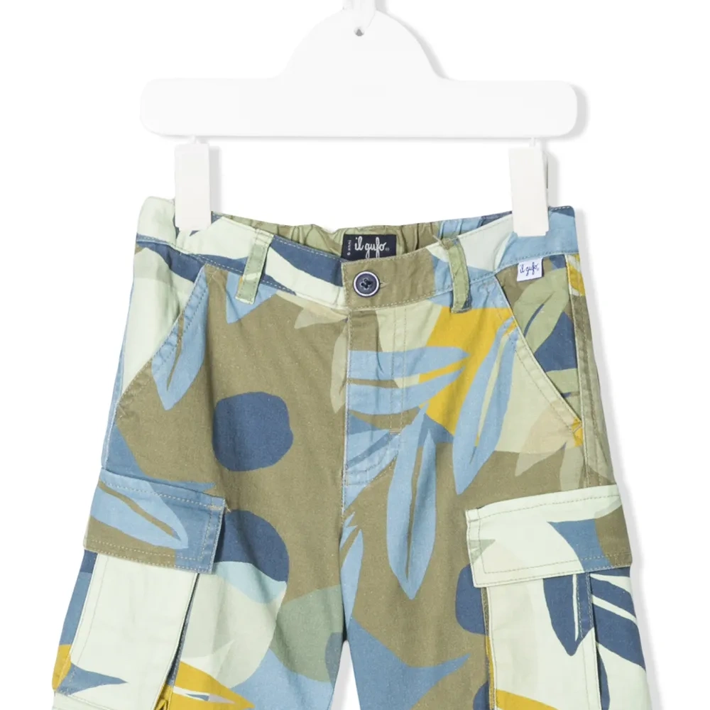 Шорты-бермуды с карманами карго