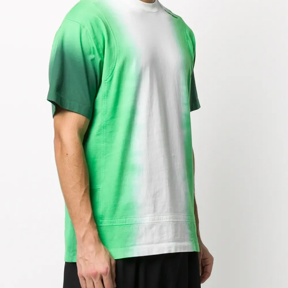 футболка с короткими рукавами и эффектом градиента