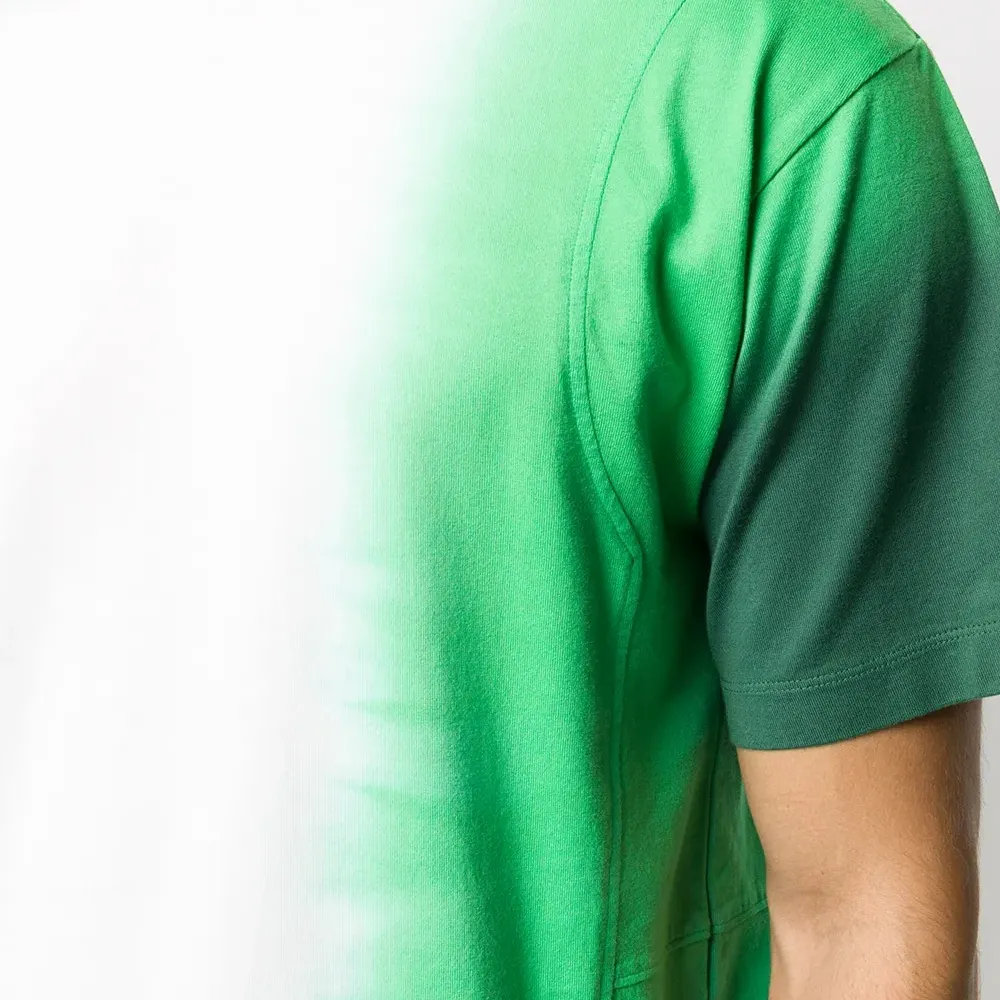 футболка с короткими рукавами и эффектом градиента