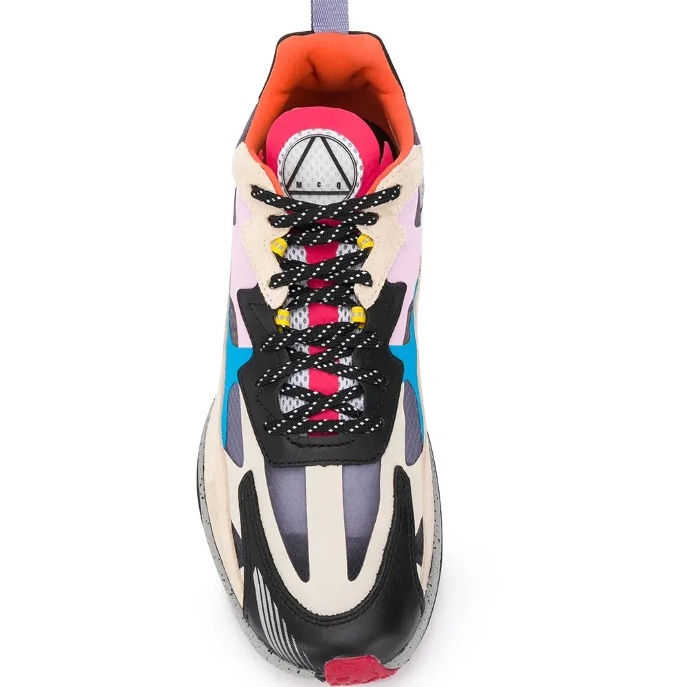 кроссовки с контрастными вставками