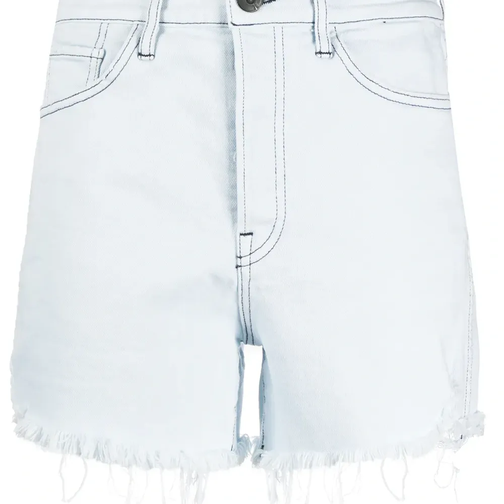Джинсовые шорты с бахромой