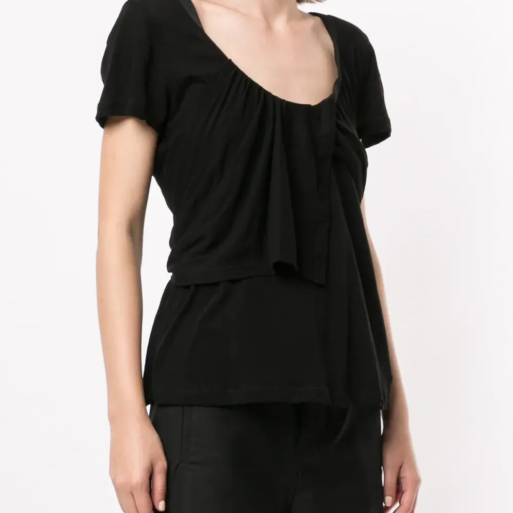 многослойная футболка с U-образным вырезом