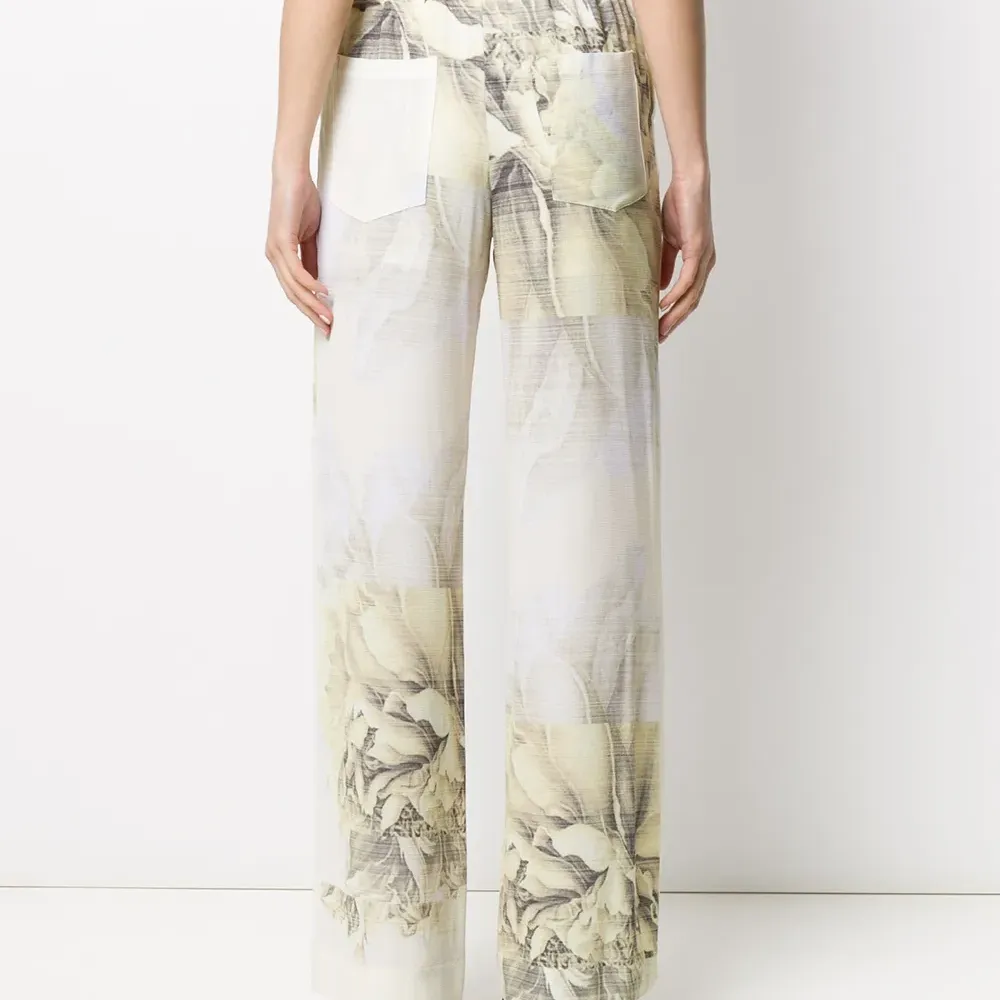 брюки с цветочным принтом и эластичным поясом брюки с цветочным принтом и эластичным поясом