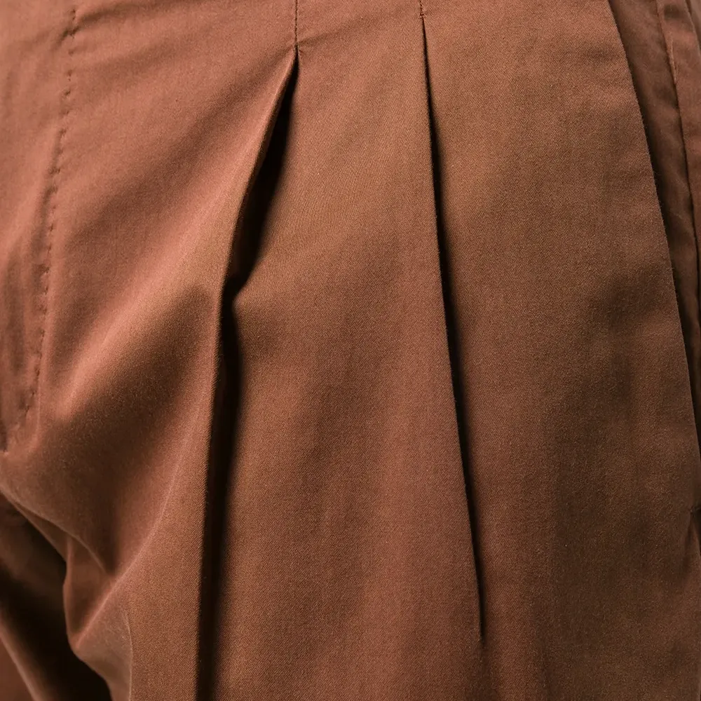 Брюки прямого кроя со складками