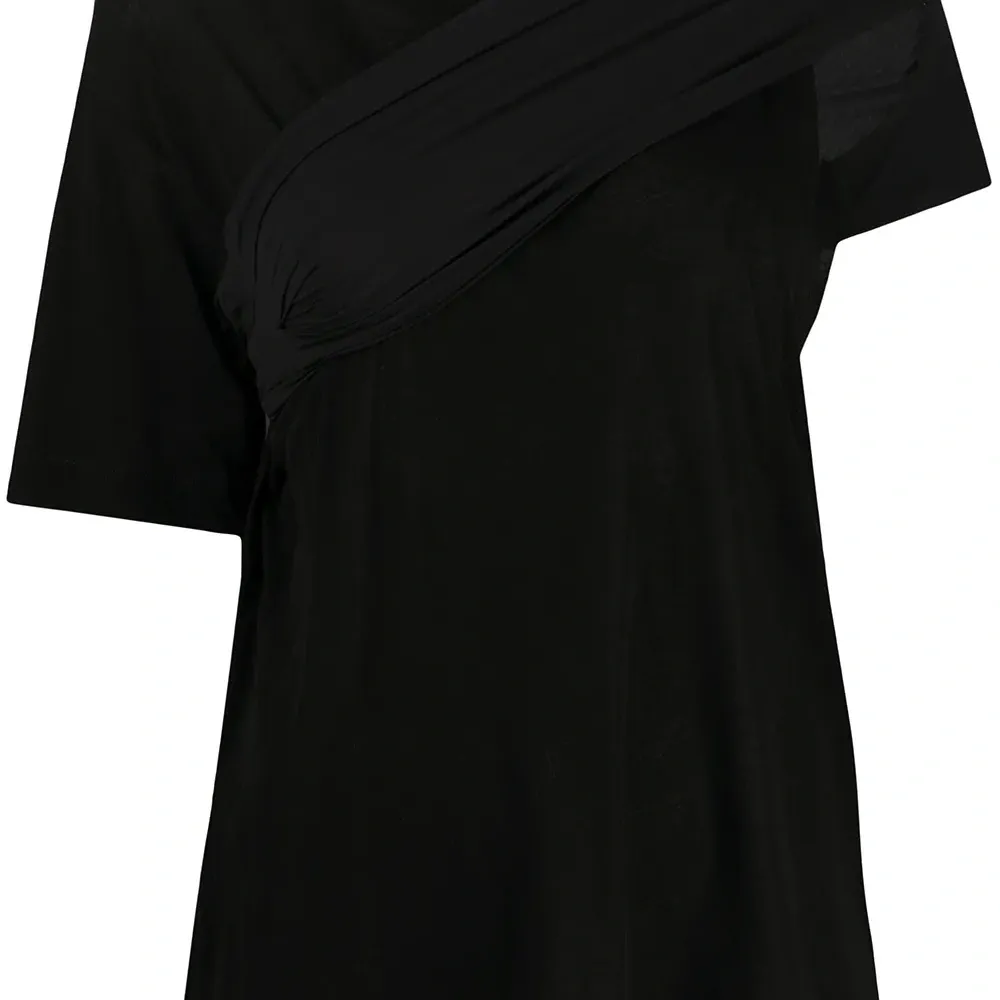 Футболка асимметричного кроя