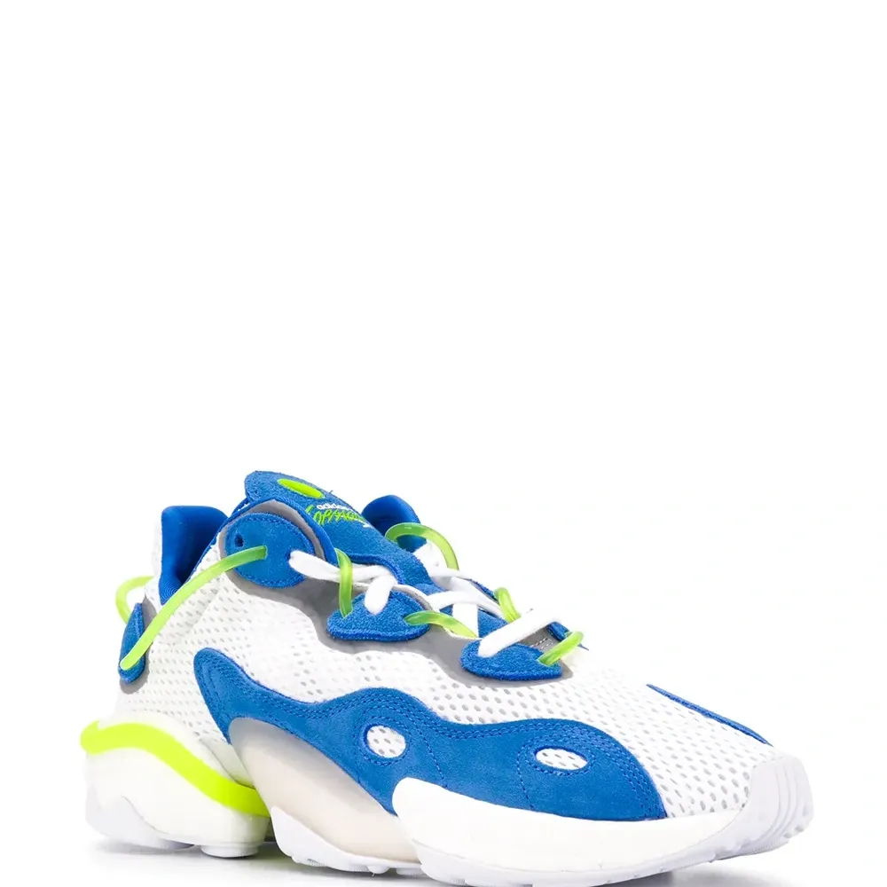 Кроссовки на шнуровке