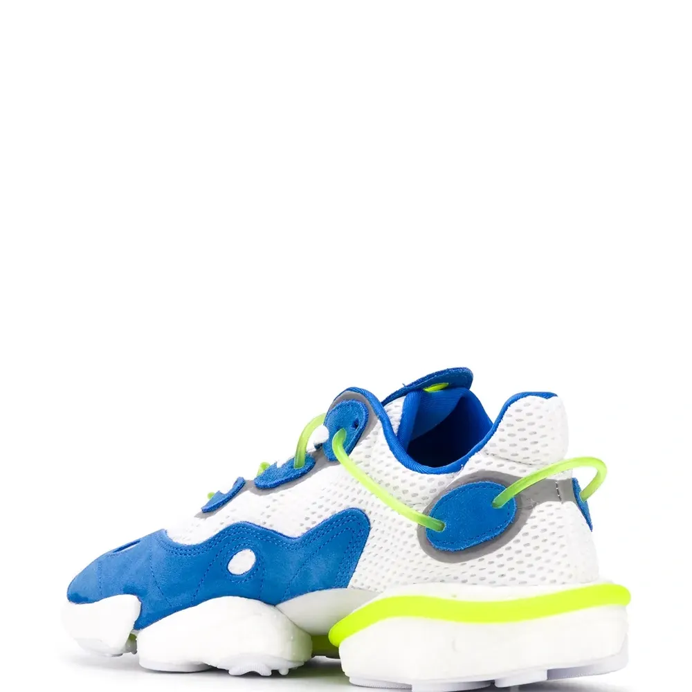 Кроссовки на шнуровке