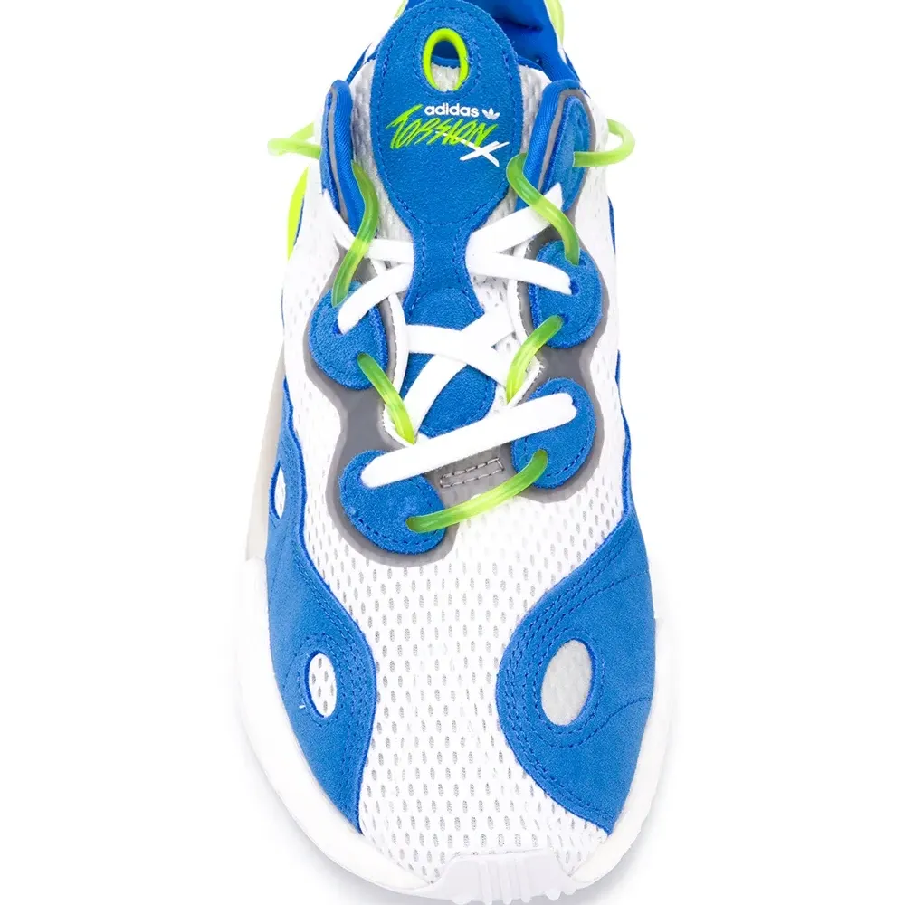 Кроссовки на шнуровке